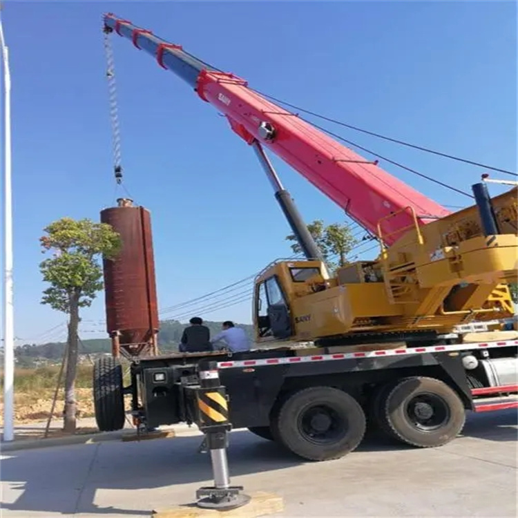 东西湖专业吊车租赁多少钱