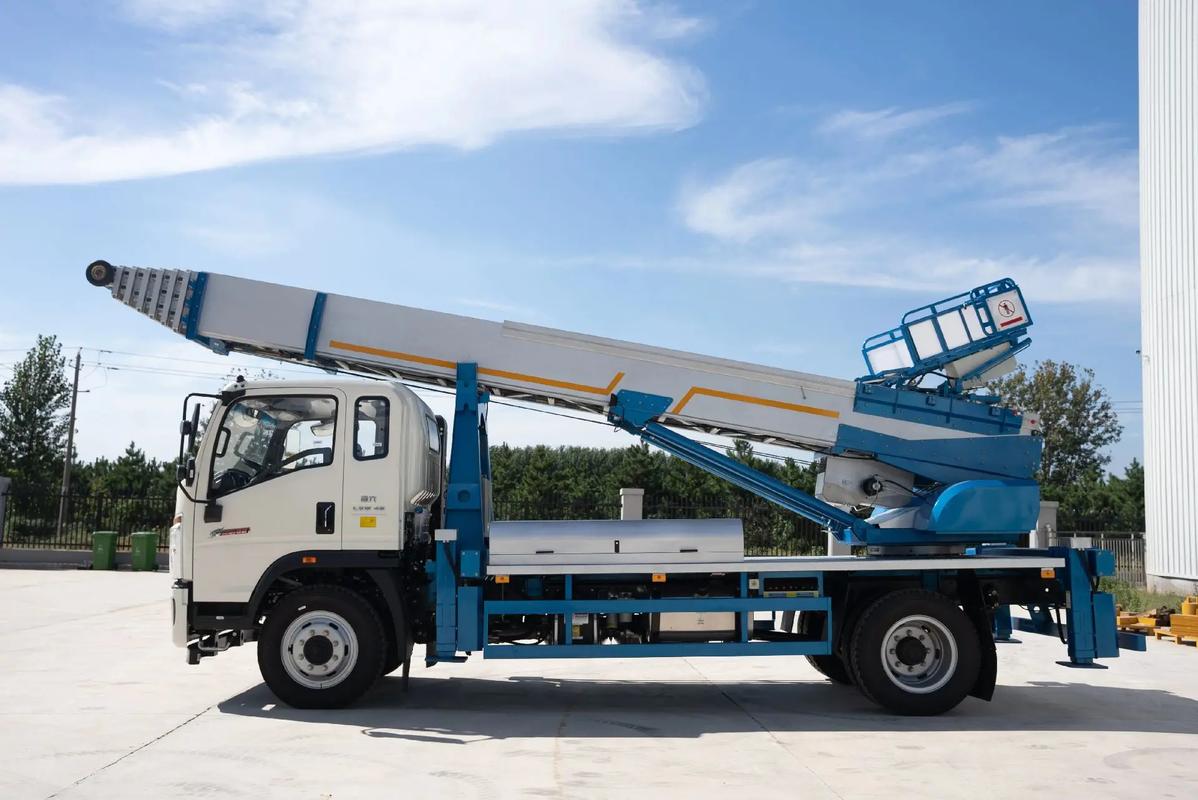 东西湖云梯上料车租赁费用