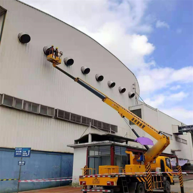 东西湖高空作业车出租服务：专业广告牌安装解决方案